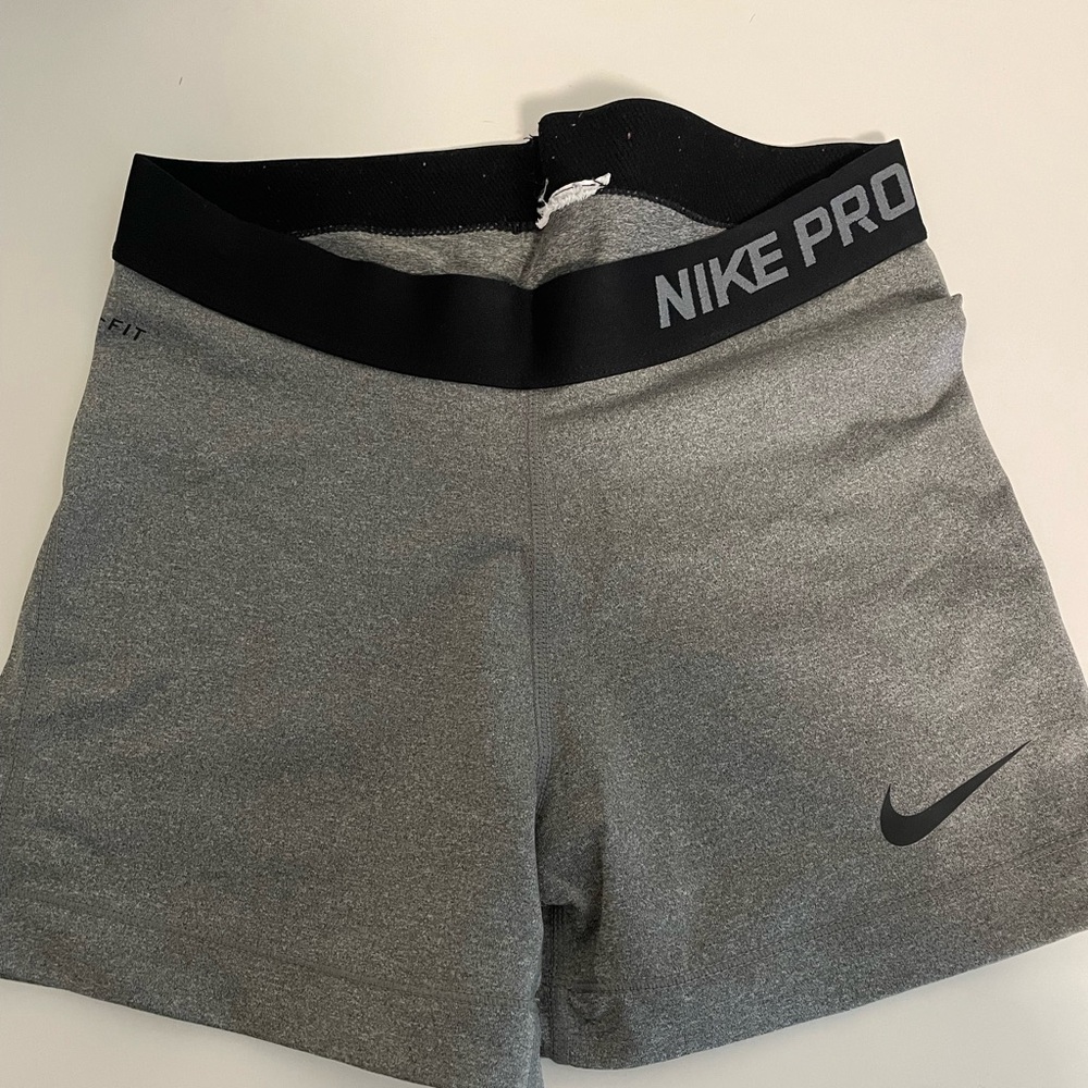 Heather grey Nike Pros